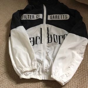 Marlboro smoking kills wind breaker
